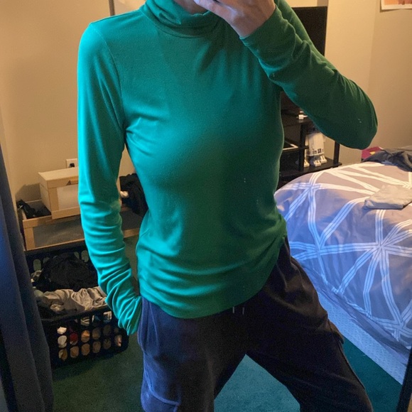Aritzia⭐️Freshman turtleneck♥️EUC - Picture 8 of 8